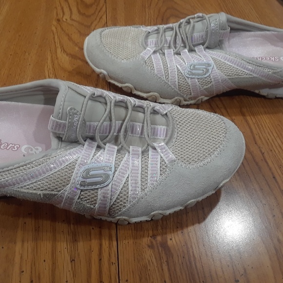 Skechers Slip on Tennis Shoes - Picture 2 of 4